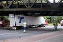 LKW blieb unter Bruecke haengen Koeln Ehrenfeld Innere Kanalstr Hornstr P336